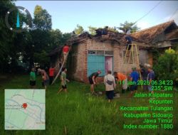 Atap Rumah Ambruk, Warga Desa Kepunten Bergerak Cepat Bantu Sesama