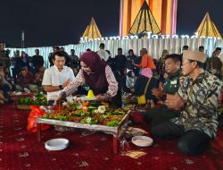 Borong UMKM, Wakil Bupati Sidoarjo Makan Bareng Warga di Monumen Jayandaru