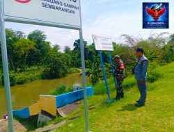 Babinsa Joyotakan Intensifkan Patroli Pintu Air Plalang untuk Antisipasi Banjir